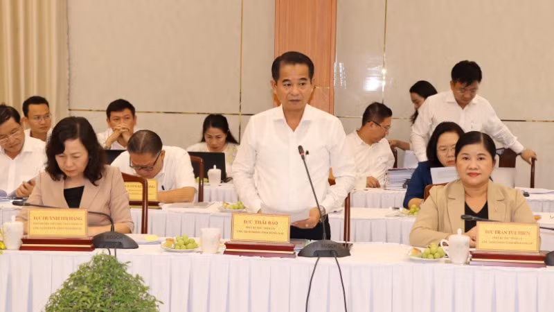 Đồng chí Thái Bảo, Phó Bí thư Tỉnh ủy, Chủ tịch Hội đồng nhân dân tỉnh Đồng Nai cho biết, địa phương đang khẩn trương có phương án bố trí chỗ ở cho cán bộ, công chức, viên chức từ Bình Phước sang Đồng Nai làm việc. Đồng chí Thái Bảo, Phó Bí thư Tỉnh ủy, Chủ tịch Hội đồng nhân dân tỉnh Đồng Nai cho biết, địa phương đang khẩn trương có phương án bố trí chỗ ở cho cán bộ, công chức, viên chức từ Bình Phước sang Đồng Nai làm việc.