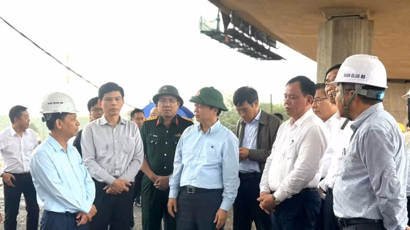 Phó Thủ tướng Trần Hồng Hà và Đoàn công tác khảo sát tại nút giao Dự án cao tốc Biên Hòa-Vũng Tàu và đường T1 nối sân bay Long Thành.