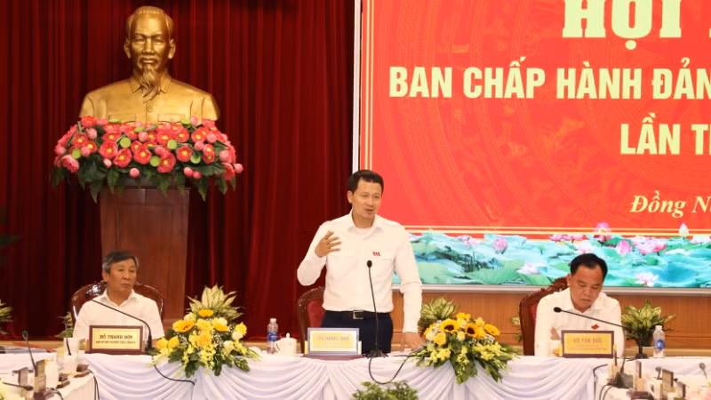 Bí thư Tỉnh ủy Đồng Nai Vũ Hồng Văn đề nghị thực hiện quyết liệt, đồng bộ các giải pháp để tăng trưởng kinh tế 2 con số năm 2025 và giai đoạn 5 năm tiếp theo. Bí thư Tỉnh ủy Đồng Nai Vũ Hồng Văn đề nghị thực hiện quyết liệt, đồng bộ các giải pháp để tăng trưởng kinh tế 2 con số năm 2025 và giai đoạn 5 năm tiếp theo.