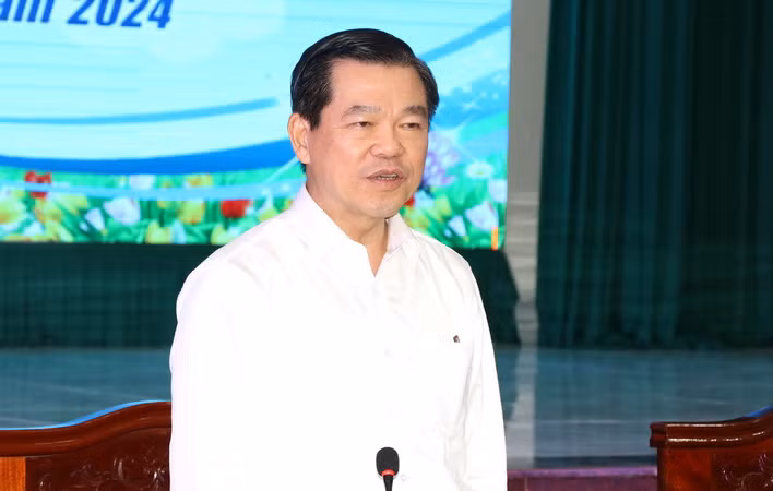 Bí thư Tỉnh ủy Đồng Nai Nguyễn Hồng Lĩnh cho rằng, thanh niên hoàn thành nghĩa vụ quân sự trở về địa phương muốn có tay nghề cao, không còn cách nào khác là phải tham gia học nghề để có việc làm ổn định, nâng cao thu nhập. Bí thư Tỉnh ủy Đồng Nai Nguyễn Hồng Lĩnh cho rằng, thanh niên hoàn thành nghĩa vụ quân sự trở về địa phương muốn có tay nghề cao, không còn cách nào khác là phải tham gia học nghề để có việc làm ổn định, nâng cao thu nhập.
