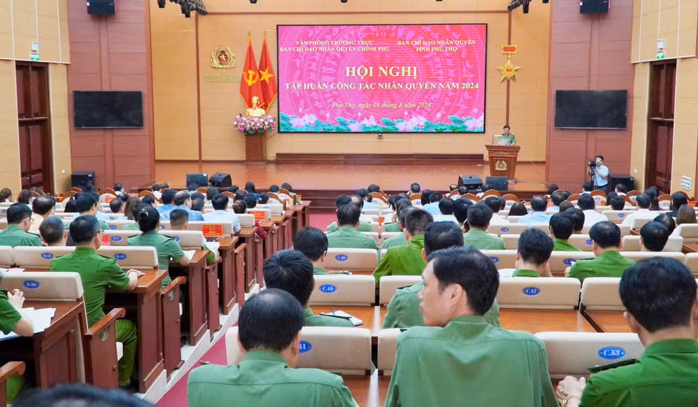 Toàn cảnh hội nghị. Toàn cảnh hội nghị.