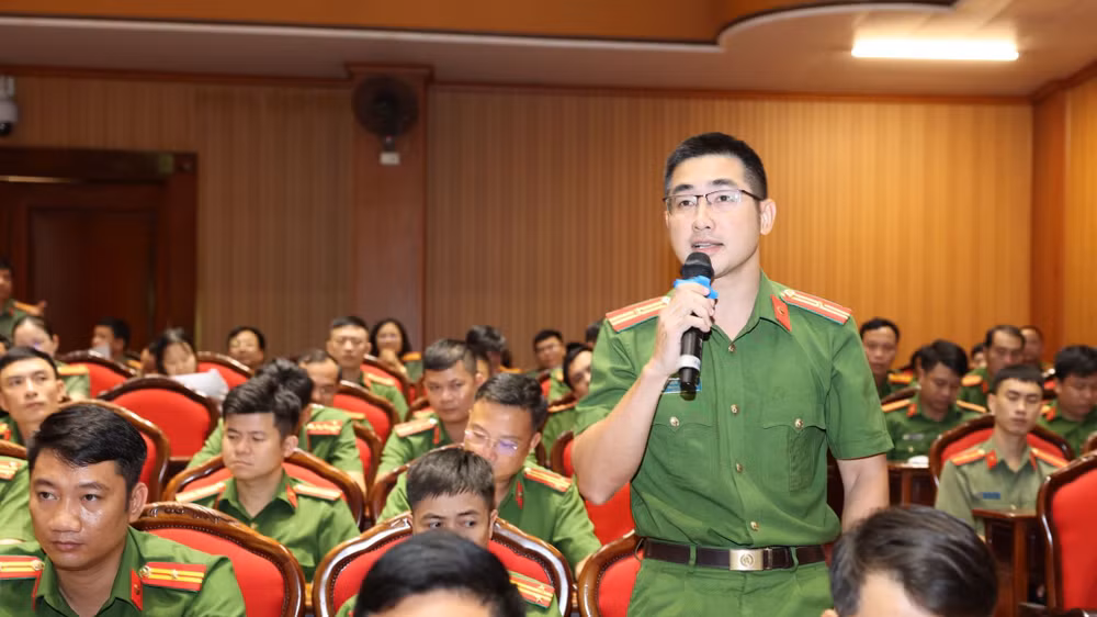 Một số ý kiến của công an các xã, phường, thị trấn tại hội nghị đối thoại.