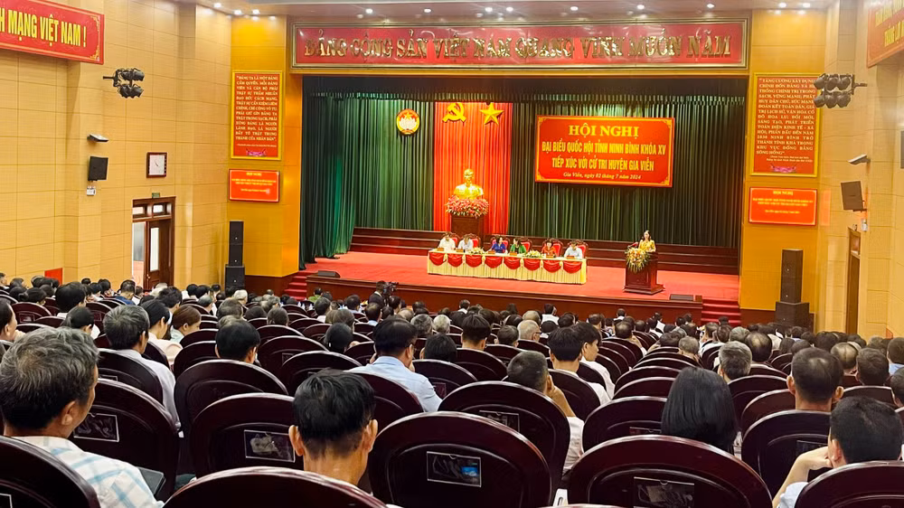 Hội nghị tiếp xúc cử tri tại huyện Gia Viễn, tỉnh Ninh Bình.