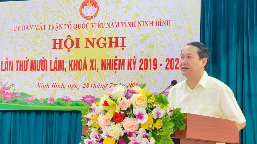 Đồng chí Mai Văn Tuất, Phó Bí thư Thường trực Tỉnh ủy, Chủ tịch Hội đồng nhân dân tỉnh Ninh Bình phát biểu tại hội nghị. Đồng chí Mai Văn Tuất, Phó Bí thư Thường trực Tỉnh ủy, Chủ tịch Hội đồng nhân dân tỉnh Ninh Bình phát biểu tại hội nghị.