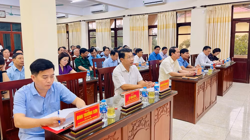 Hội nghị cũng đã có thông báo dự kiến tổ chức Đại hội đại biểu Mặt trận Tổ quốc Việt Nam tỉnh lần thứ XII, nhiệm kỳ 2024-2029 trong hai ngày (8-9/8/2024) tại Nhà hát Phạm Thị Trân, với sự tham gia của gần 500 đại biểu, khách mời. Hội nghị cũng đã có thông báo dự kiến tổ chức Đại hội đại biểu Mặt trận Tổ quốc Việt Nam tỉnh lần thứ XII, nhiệm kỳ 2024-2029 trong hai ngày (8-9/8/2024) tại Nhà hát Phạm Thị Trân, với sự tham gia của gần 500 đại biểu, khách mời.