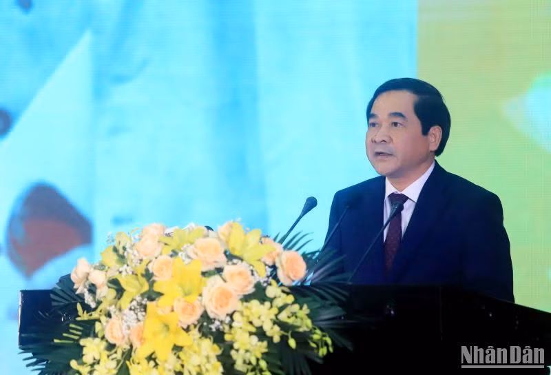 Phó Bí thư Thường trực Tỉnh ủy Thái Bình Nguyễn Tiến Thành nhấn mạnh: Đây là sự kiện chính trị trọng đại, không thể phai mờ của Đảng bộ, chính quyền và nhân dân Thái Bình với Đảng, Bác Hồ kính yêu. Phó Bí thư Thường trực Tỉnh ủy Thái Bình Nguyễn Tiến Thành nhấn mạnh: Đây là sự kiện chính trị trọng đại, không thể phai mờ của Đảng bộ, chính quyền và nhân dân Thái Bình với Đảng, Bác Hồ kính yêu.