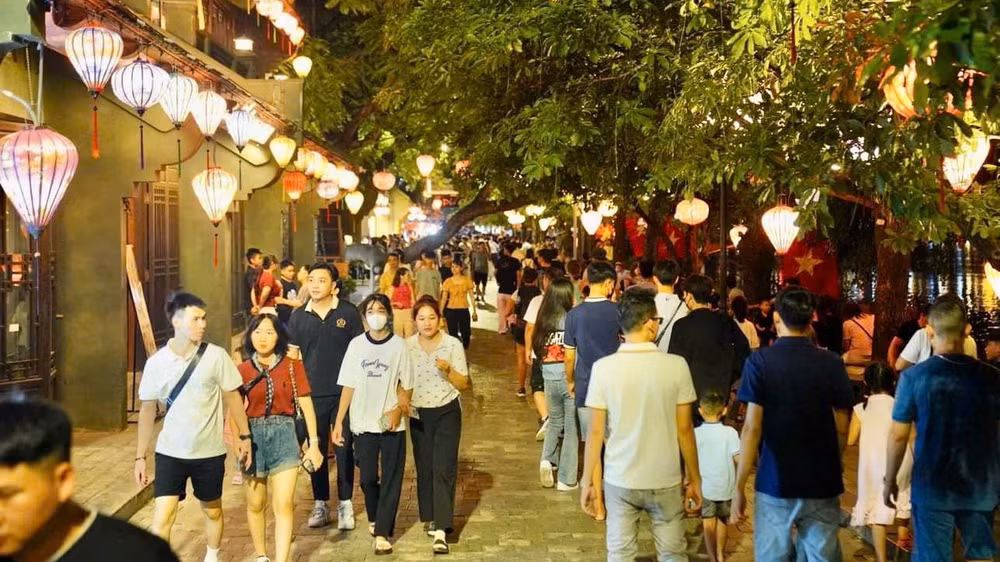 Ngoài ra, các khu, điểm, cơ sở du lịch cũng tổ chức nhiều chương trình kích cầu du lịch, chính sách ưu đãi để thu hút khách. Ngoài ra, các khu, điểm, cơ sở du lịch cũng tổ chức nhiều chương trình kích cầu du lịch, chính sách ưu đãi để thu hút khách.