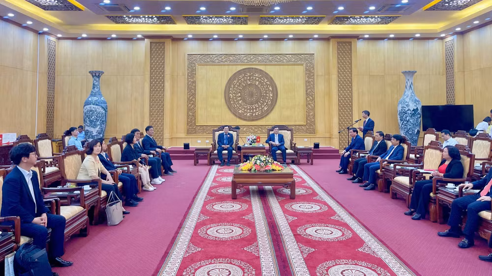Quang cảnh buổi làm việc.