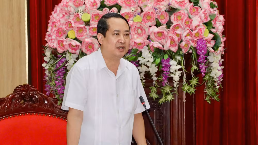 Đồng chí Mai Văn Tuất, Phó Bí thư Thường trực Tỉnh ủy, Chủ tịch Hội đồng nhân dân tỉnh Ninh Bình phát biểu tại hội nghị. Đồng chí Mai Văn Tuất, Phó Bí thư Thường trực Tỉnh ủy, Chủ tịch Hội đồng nhân dân tỉnh Ninh Bình phát biểu tại hội nghị.