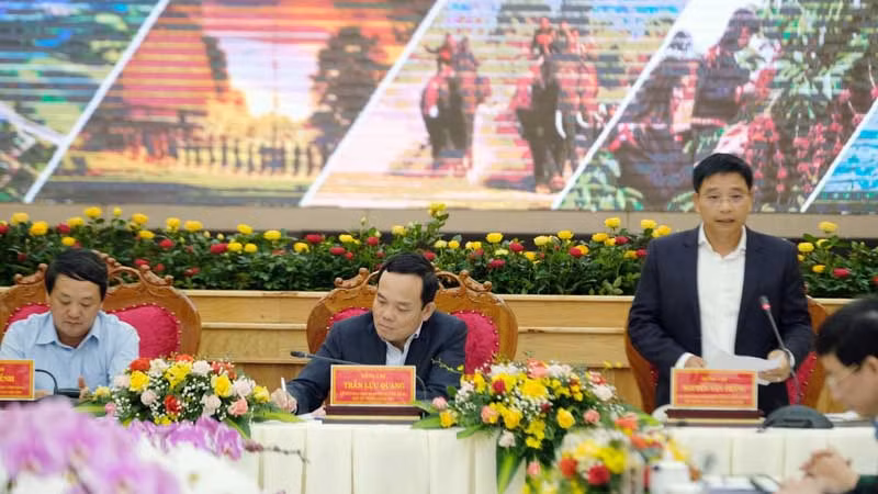 Đại diện lãnh đạo bộ ngành Trung ương phát biểu ý kiến tại hội nghị.