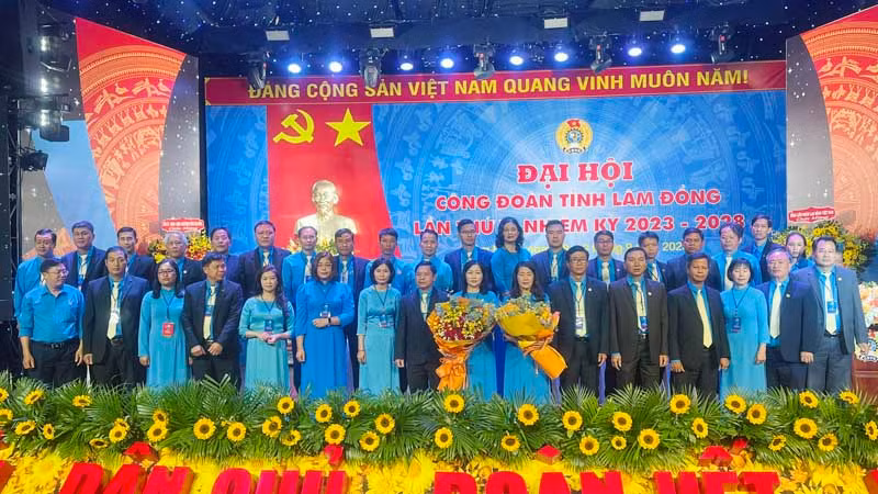 Ra mắt Ban Chấp hành khóa X, Liên đoàn Lao động tỉnh Lâm Đồng, nhiệm kỳ 2023-2028. Ra mắt Ban Chấp hành khóa X, Liên đoàn Lao động tỉnh Lâm Đồng, nhiệm kỳ 2023-2028.