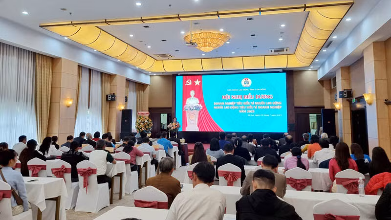 Quang cảnh hội nghị. Quang cảnh hội nghị.