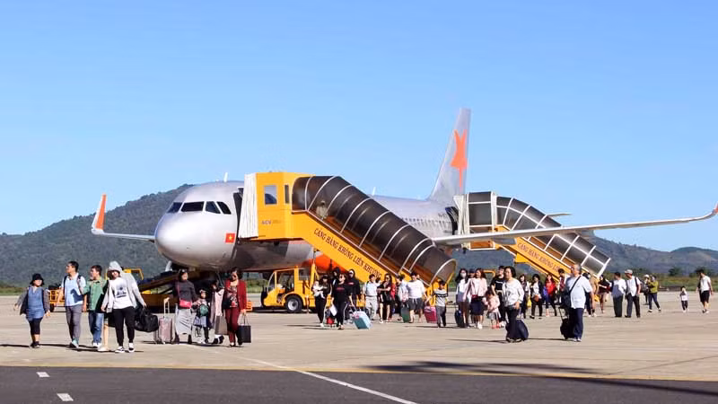 Một chuyến bay hạ cánh tại Cảng hàng không Liên Khương.