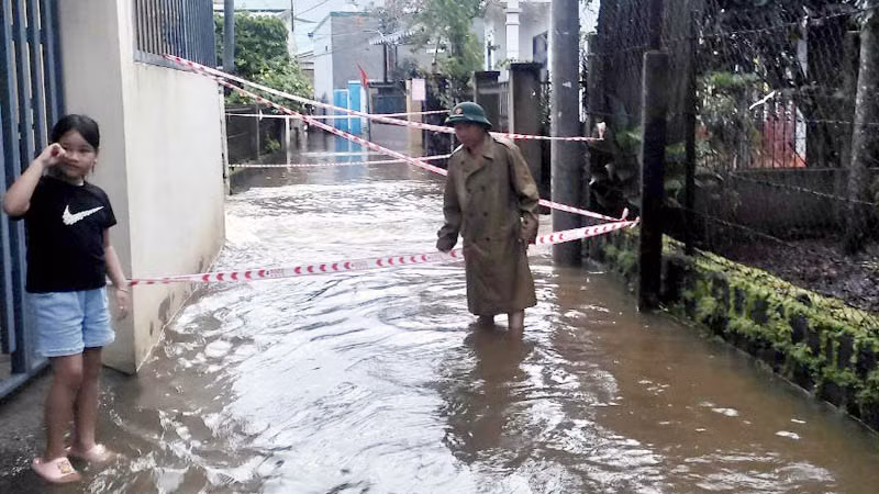 Cơ quan chức năng giăng dây cảnh báo khu vực nguy hiểm.