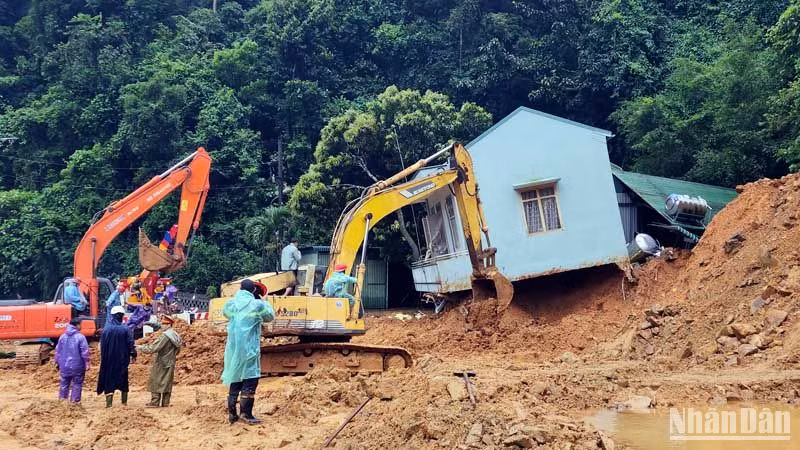Khu vực xảy ra sạt lở nghiêm trọng trên đèo Bảo Lộc.