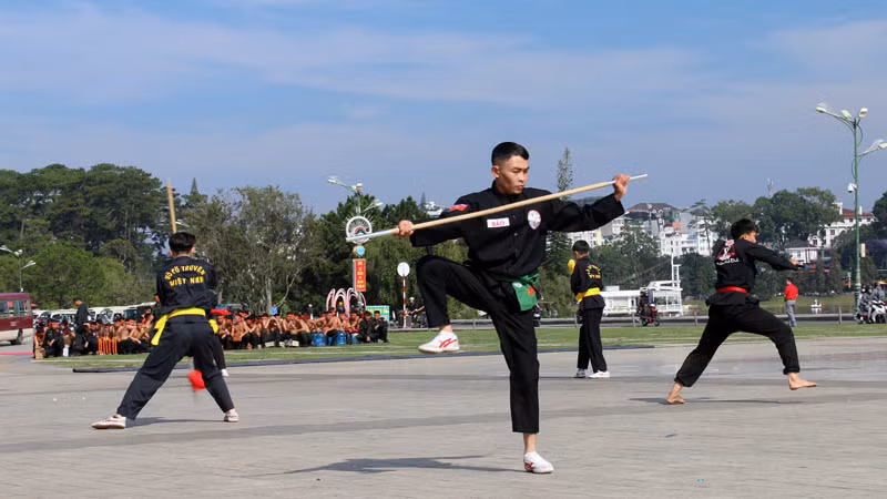 Câu lạc bộ võ thuật tỉnh Lâm Đồng biểu diễn tại lễ khai mạc. Câu lạc bộ võ thuật tỉnh Lâm Đồng biểu diễn tại lễ khai mạc.