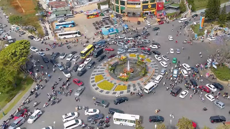 Khu vực trung tâm thành phố Đà Lạt giờ tan ca. Khu vực trung tâm thành phố Đà Lạt giờ tan ca.