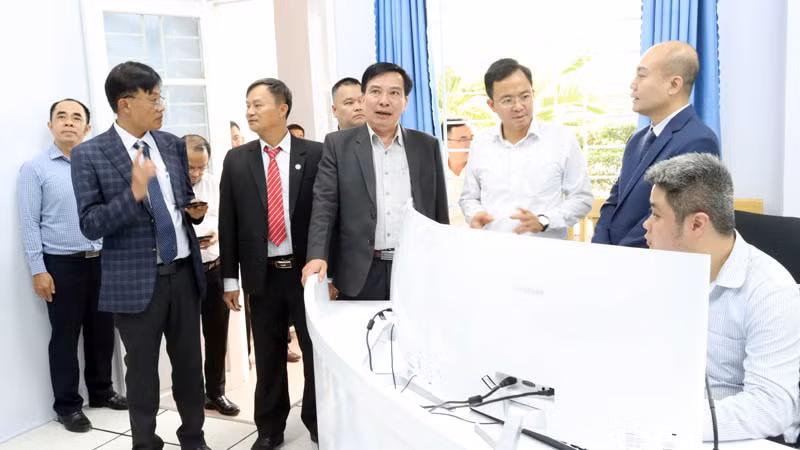 Trung tâm IOC huyện Đam Rông có tám hệ sinh thái và hệ thống giám sát hiện đại. Trung tâm IOC huyện Đam Rông có tám hệ sinh thái và hệ thống giám sát hiện đại.