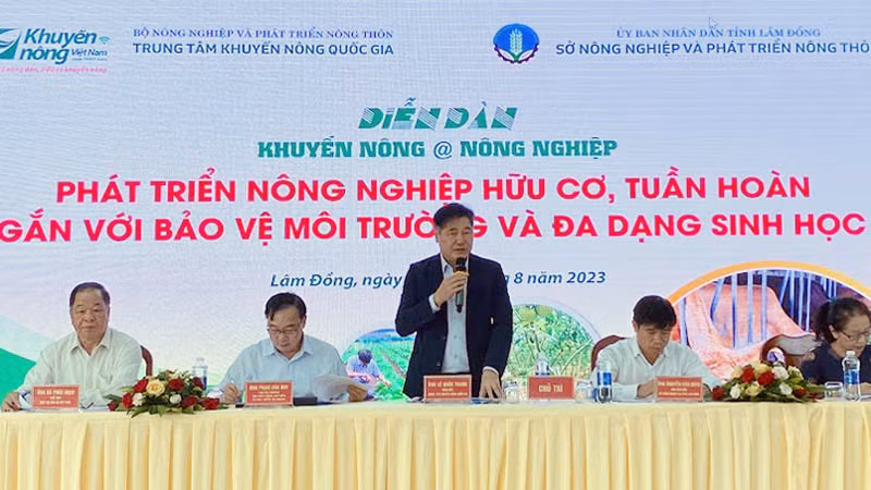 Giám đốc Trung tâm Khuyến nông Quốc gia Lê Quốc Thanh phát biểu ý kiến tại diễn đàn. Giám đốc Trung tâm Khuyến nông Quốc gia Lê Quốc Thanh phát biểu ý kiến tại diễn đàn.