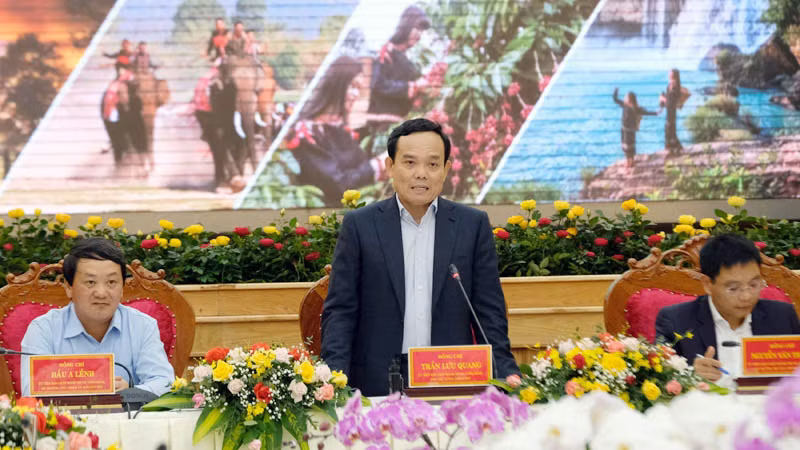 Phó Thủ tướng Trần Lưu Quang phát biểu ý kiến tại hội nghị.