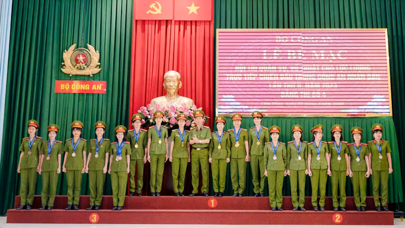 Nhiều vận động viên nữ đạt thành tích cao tại hội thi. Nhiều vận động viên nữ đạt thành tích cao tại hội thi.