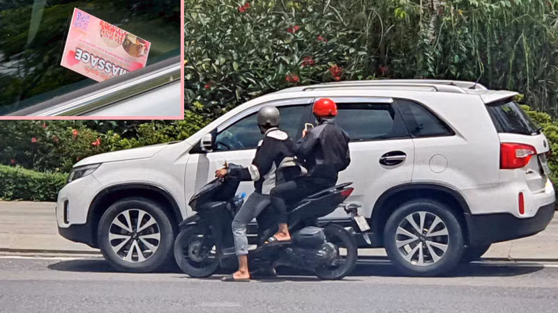 Đối tượng cắm danh thiếp "lạ" trên nhiều ô-tô ở địa bàn thành phố Đà Lạt.