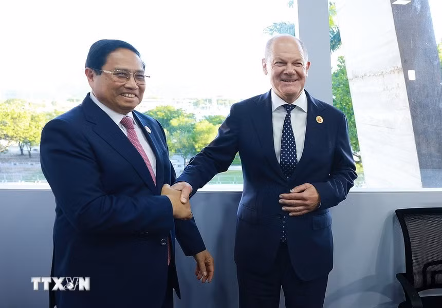 Thủ tướng Phạm Minh Chính gặp Thủ tướng Đức Olaf Scholz.