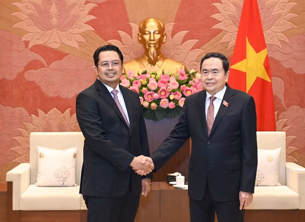 Chủ tịch Quốc hội Trần Thanh Mẫn và Phó Chủ tịch Thượng viện Indonesia H.Mahyundin.