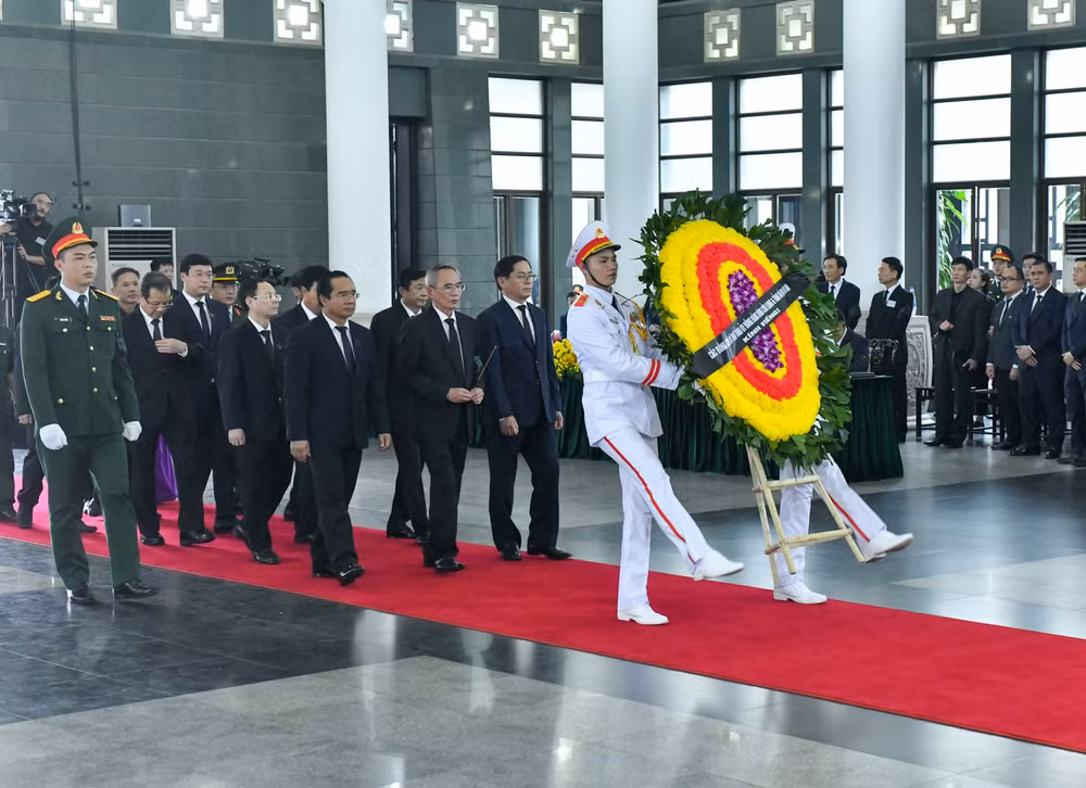 Đoàn Bí thư các tỉnh Đồng bằng sông Cửu Long và Bà Rịa-Vũng Tàu viếng Tổng Bí thư Nguyễn Phú Trọng. Đoàn Bí thư các tỉnh Đồng bằng sông Cửu Long và Bà Rịa-Vũng Tàu viếng Tổng Bí thư Nguyễn Phú Trọng.