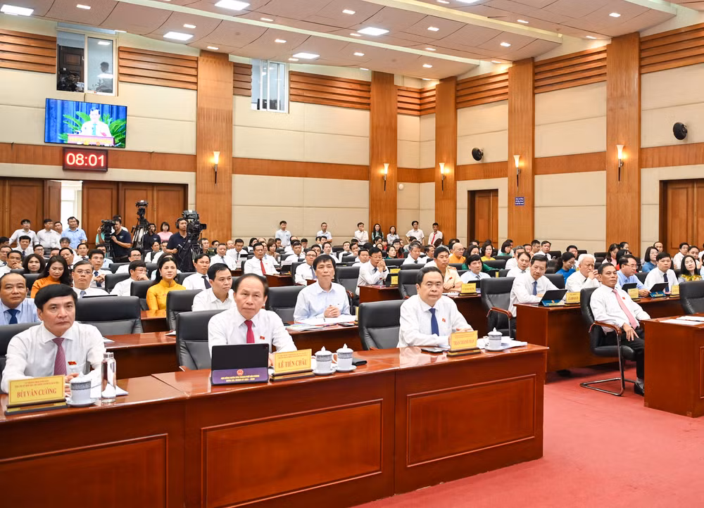 Chủ tịch Quốc hội Trần Thanh Mẫn; Bí thư Thành ủy Hải Phòng Lê Tiến Châu; Tổng Thư ký, Chủ nhiệm Văn phòng Quốc hội Bùi Văn Cường và các đại biểu dự khai mạc kỳ họp.