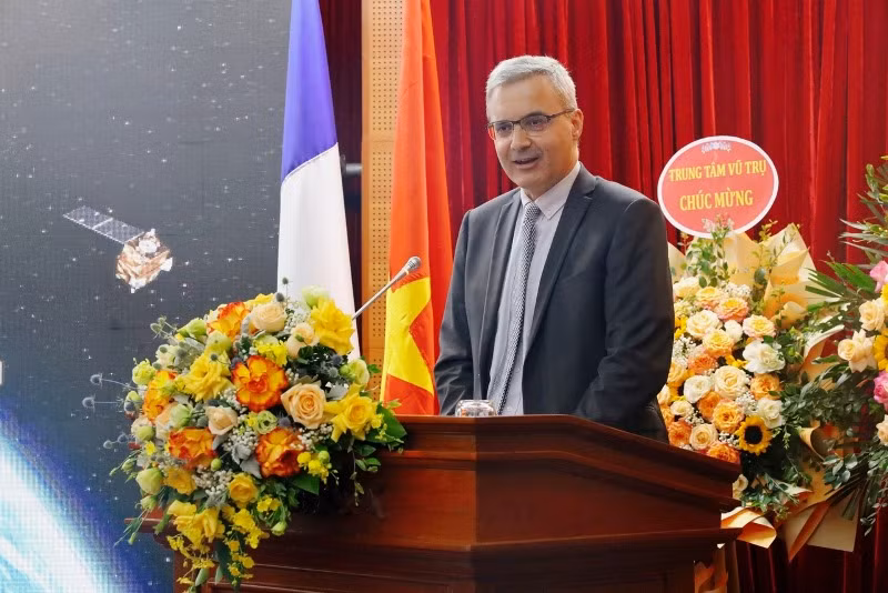 Đại sứ Pháp tại Việt Nam, ông Nicolas Warnery phát biểu chúc mừng. (Nguồn ảnh: Trung tâm Thông tin-Tư liệu, Viện Hàn lâm Khoa học và Công nghệ Việt Nam)