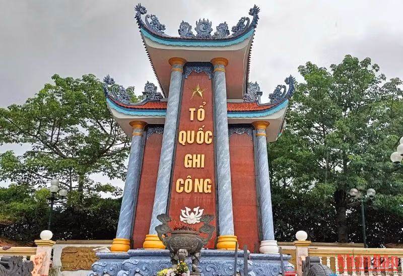 Đài “Tổ quốc ghi công” mới được đầu tư, tôn tạo từ nguồn kinh phí 700 triệu đồng của tỉnh Thái Bình.