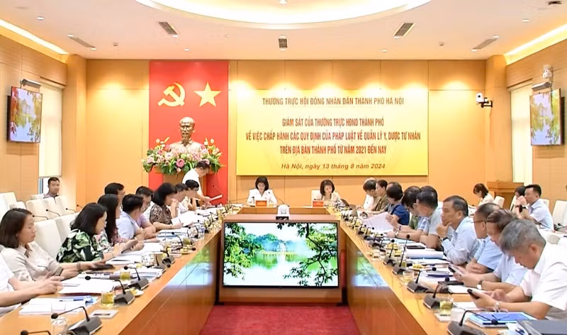 Thường trực Hội đồng nhân dân thành phố Hà Nội giám sát việc chấp hành các quy định của pháp luật về quản lý y dược tư nhân trên địa bàn thành phố. Thường trực Hội đồng nhân dân thành phố Hà Nội giám sát việc chấp hành các quy định của pháp luật về quản lý y dược tư nhân trên địa bàn thành phố.