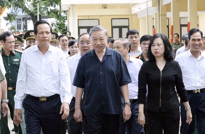 Chủ tịch nước Tô Lâm đến thăm Trung tâm Điều dưỡng thương binh Thuận Thành. (Ảnh: Nhan Sáng-TTXVN)