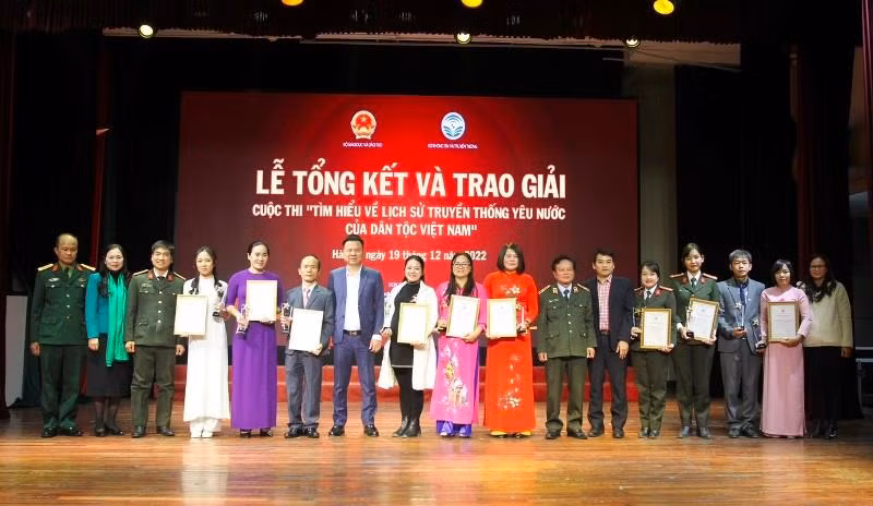 Các cá nhân và tập thể được trao giải.