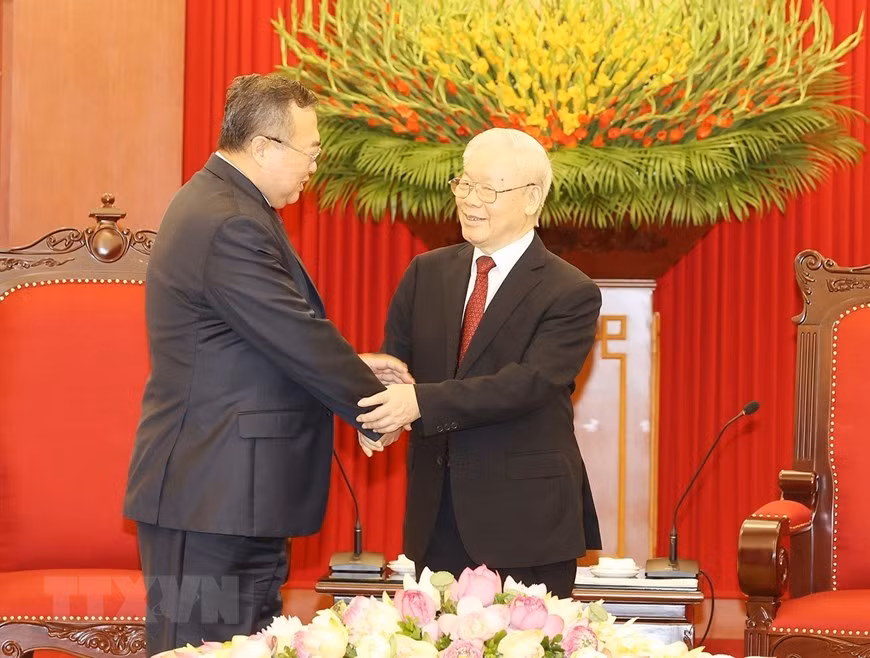 Tổng Bí thư Nguyễn Phú Trọng chào đón Trưởng Ban Liên lạc Đối ngoại Trung ương Đảng Cộng sản Trung Quốc Lưu Kiến Siêu. (Ảnh: Trí Dũng/TTXVN) Tổng Bí thư Nguyễn Phú Trọng chào đón Trưởng Ban Liên lạc Đối ngoại Trung ương Đảng Cộng sản Trung Quốc Lưu Kiến Siêu. (Ảnh: Trí Dũng/TTXVN)