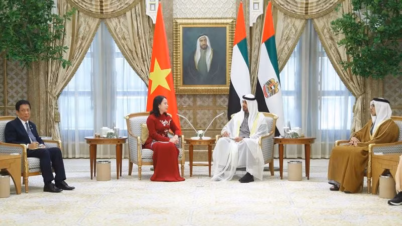 Phó Chủ tịch nước Võ Thị Ánh Xuân hội kiến Tổng thống UAE Sheikh Mohamed bin Zayed Al Nahyan. (Ảnh: TTXVN) Phó Chủ tịch nước Võ Thị Ánh Xuân hội kiến Tổng thống UAE Sheikh Mohamed bin Zayed Al Nahyan. (Ảnh: TTXVN)
