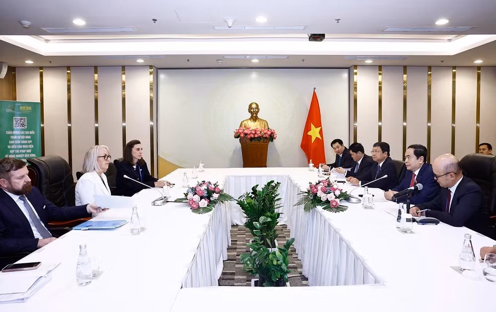 Chủ tịch Quốc hội Trần Thanh Mẫn tiếp Tổng Giám đốc Tổ chức Quốc tế Pháp ngữ (OIF) Caroline St-Hilaire. Ảnh: Doãn Tấn – TTXVN