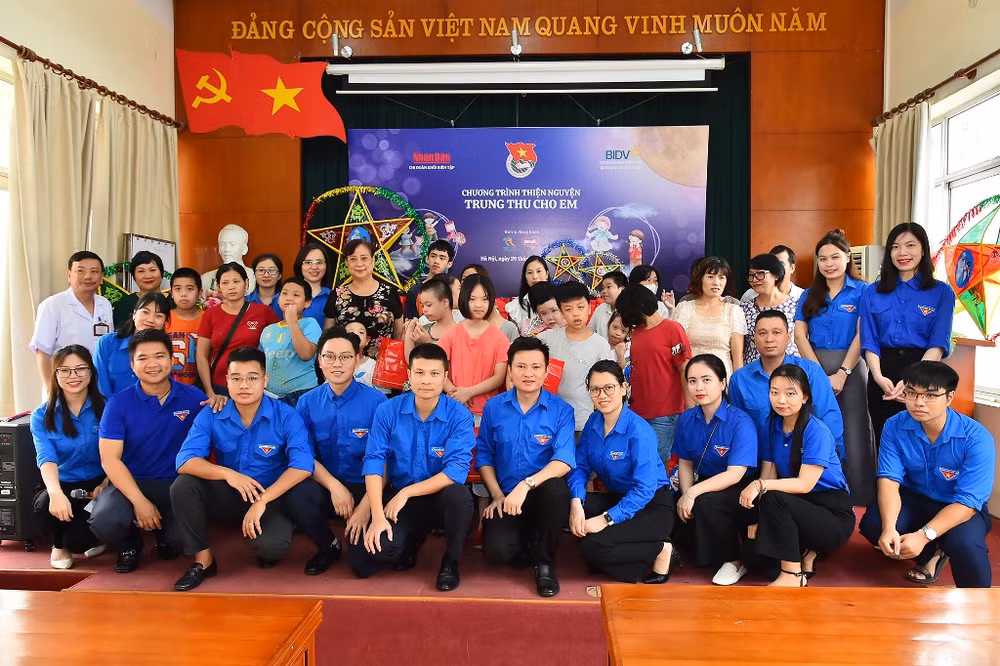 [Ảnh] Trung thu yêu thương cùng các em thiếu nhi tại Bệnh viện Phục hồi chức năng Hà Nội ảnh 13