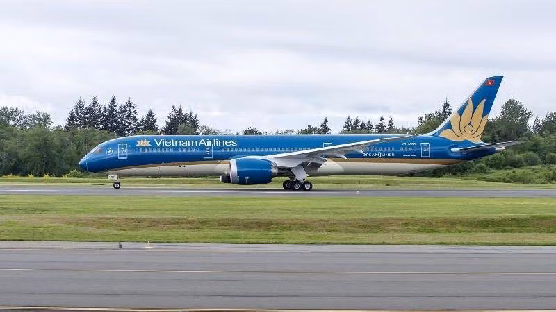 Chuyến bay của Vietnam Airlines quay đầu cấp cứu em bé người Nhật 