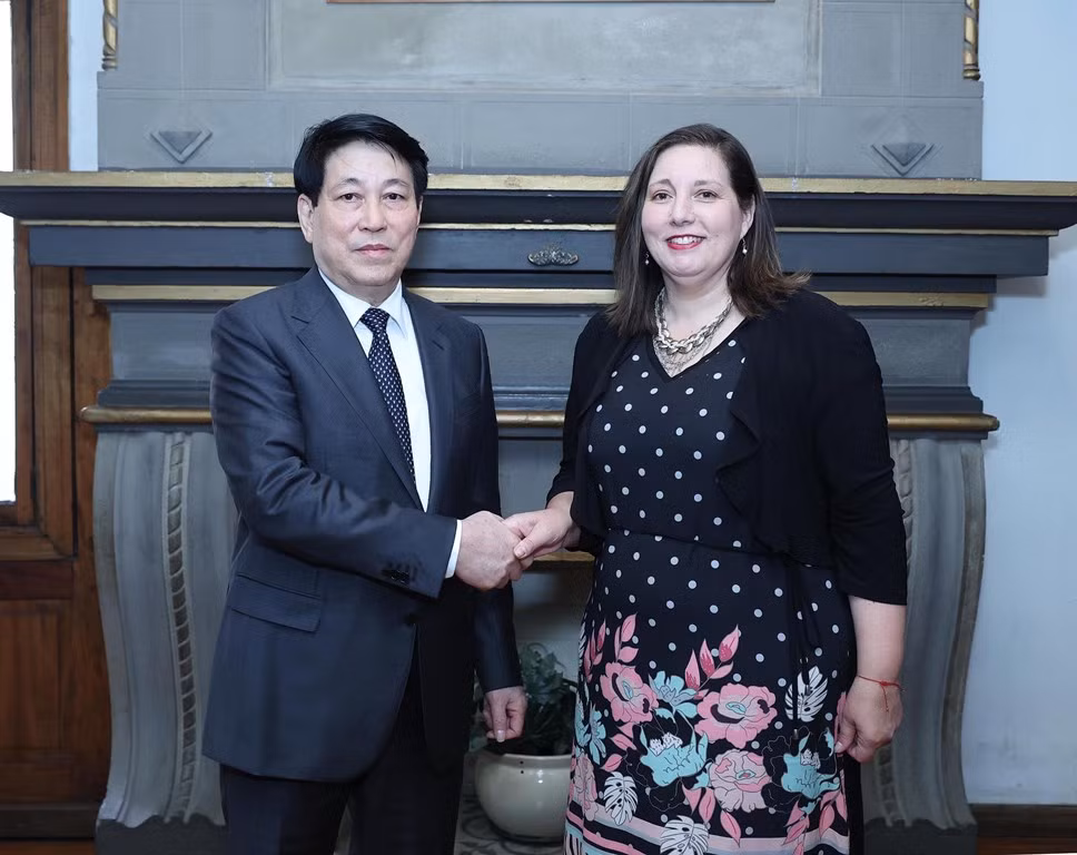 Chủ tịch nước Lương Cường gặp Chủ tịch Đảng Xã hội Chile Paulina Vodanovic. Ảnh: Lâm Khánh – TTXVN Chủ tịch nước Lương Cường gặp Chủ tịch Đảng Xã hội Chile Paulina Vodanovic. Ảnh: Lâm Khánh – TTXVN