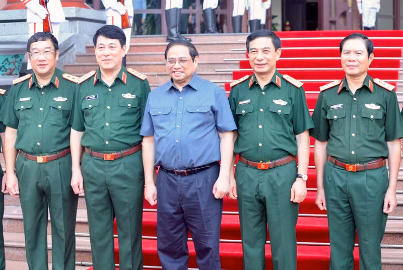 Thủ tướng Phạm Minh Chính chụp ảnh lưu niệm với lãnh đạo Bộ Quốc phòng. Thủ tướng Phạm Minh Chính chụp ảnh lưu niệm với lãnh đạo Bộ Quốc phòng.