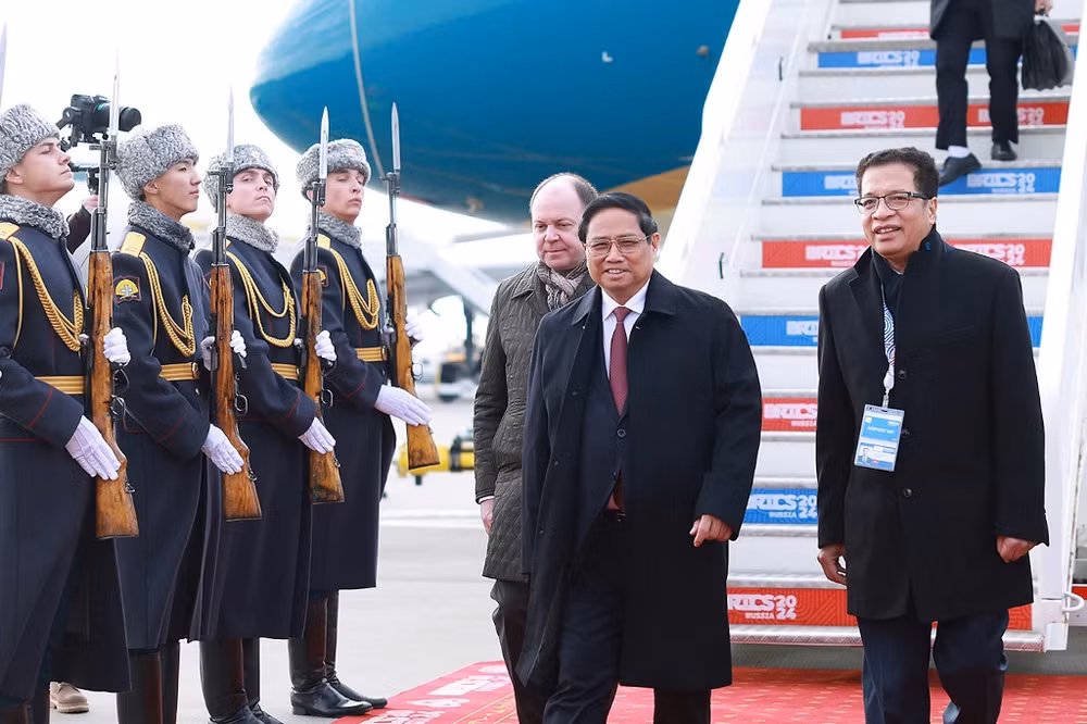 Thủ tướng Phạm Minh Chính tới sân bay quốc tế Kazan. Thủ tướng Phạm Minh Chính tới sân bay quốc tế Kazan.