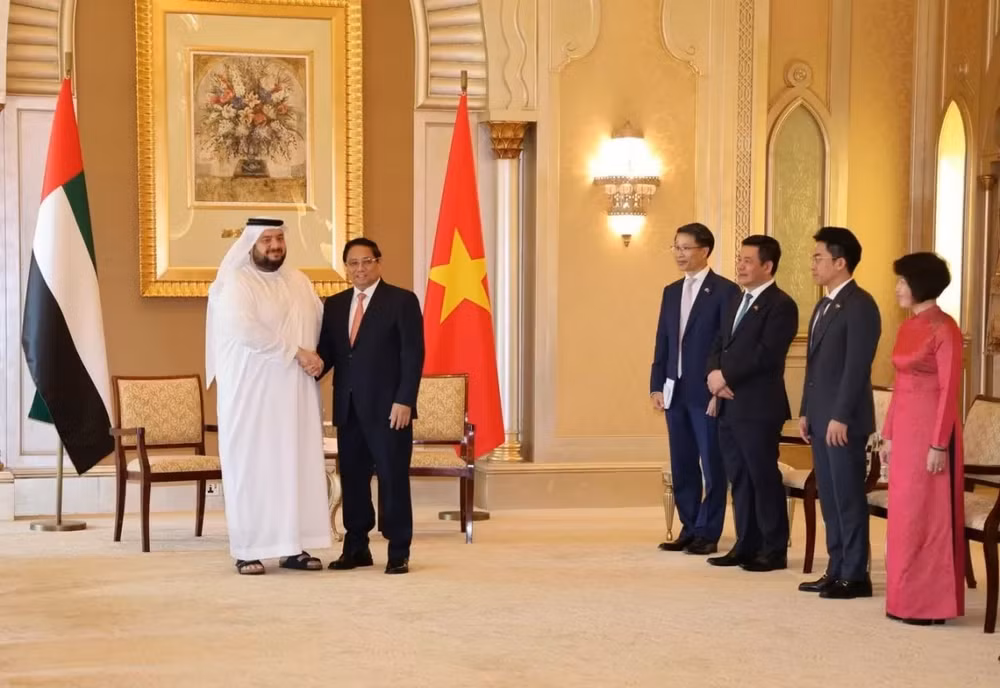 Sáng cùng ngày, Thủ tướng Phạm Minh Chính cũng đã có buổi gặp gỡ và làm việc với Bộ trưởng Đầu tư UAE Mohamed Hassan Al Suwaidi. Ảnh: Nguyên Minh Sáng cùng ngày, Thủ tướng Phạm Minh Chính cũng đã có buổi gặp gỡ và làm việc với Bộ trưởng Đầu tư UAE Mohamed Hassan Al Suwaidi. Ảnh: Nguyên Minh