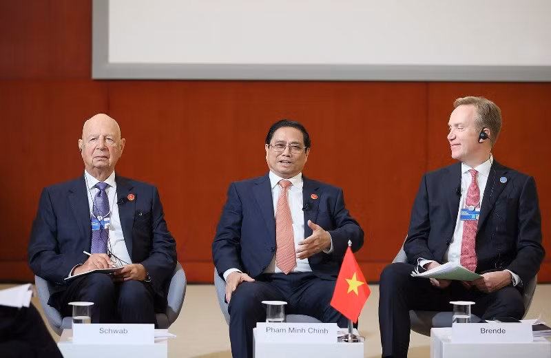 Thủ tướng Phạm Minh Chính phát biểu tại Đối thoại chiến lược quốc gia Việt Nam và Diễn đàn Kinh tế Thế giới (WEF). Thủ tướng Phạm Minh Chính phát biểu tại Đối thoại chiến lược quốc gia Việt Nam và Diễn đàn Kinh tế Thế giới (WEF).
