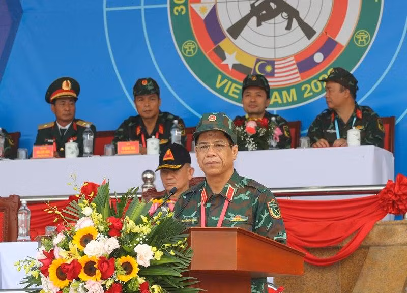 Trung tướng Nguyễn Văn Nghĩa, Phó Tổng Tham mưu trưởng Quân đội nhân dân Việt Nam phát biểu ý kiến tại lễ khai mạc. Trung tướng Nguyễn Văn Nghĩa, Phó Tổng Tham mưu trưởng Quân đội nhân dân Việt Nam phát biểu ý kiến tại lễ khai mạc.