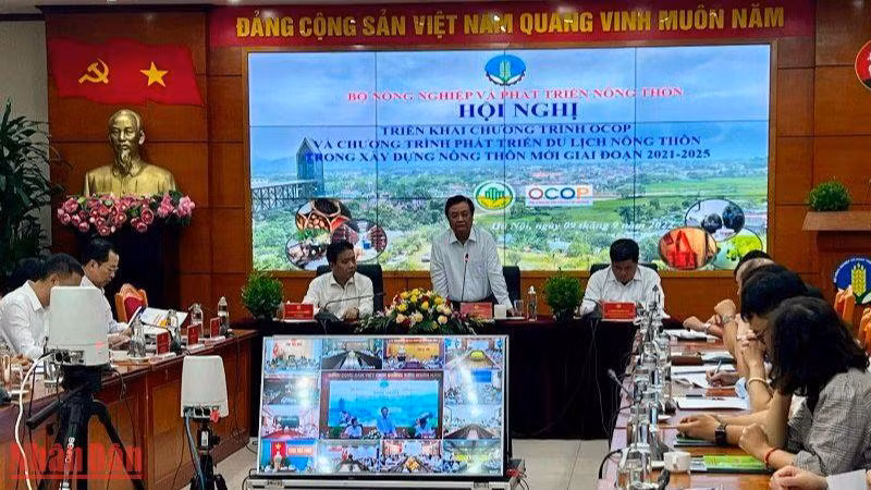 Bộ trưởng Nông nghiệp và Phát triển nông thôn phát biểu tại hội nghị. Bộ trưởng Nông nghiệp và Phát triển nông thôn phát biểu tại hội nghị.