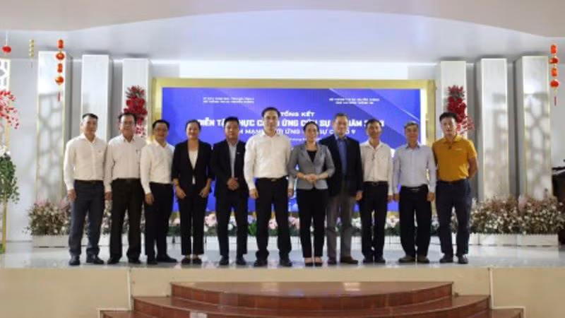 Lãnh đạo Bộ Thông tin và Thông tin, lãnh đạo tỉnh Sóc Trăng cùng đại diện FPT IS tổng kết các kết quả đạt được sau quá trình diễn tập. 