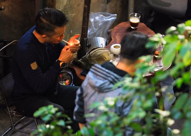 Hiện tỷ lệ hút thuốc lá ở người lớn tại Việt Nam còn khá cao, cho nên cần tiếp tục thực hiện các chính sách để ngăn chặn người mới hút thuốc cũng như giúp người đang hút bỏ thuốc lá.