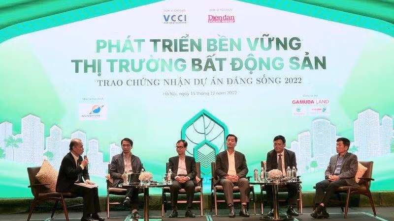 Các đại biểu tham gia hội thảo.